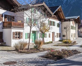 Ferienwohnung Rosenquarz - Mittenwald - Building