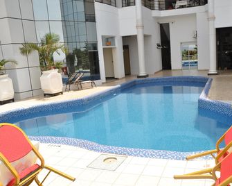 The Mirror Hotel - Kigali - Piscina
