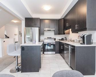 Niagara Luxury Living 5 mins from the Falls - Niagara Şelalesi - Mutfak