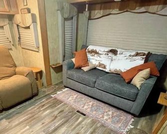 Cantrell's Bunk House - Bloomfield - Sala de estar