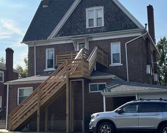 Charming studio with AC and WiFi in delightful Oakmont. - Oakmont - Edificio
