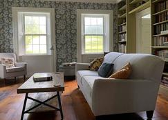 Luxury, private, peaceful home with Instagram worthy amenities! - Woodstock - Living room
