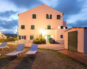 Villa Zafferano Suites - Rosmarino - Celle Ligure - Будівля