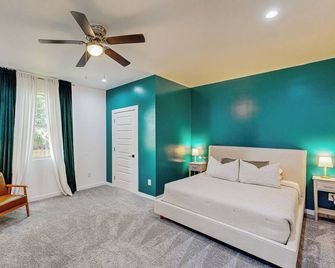 Modern Dallas Retreat 5 Mi to Dtwn Pets Welcome - Dallas