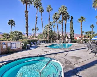 Palm Springs Abode w/ Pool Access, Near Golfing - Palm Springs - Piscina
