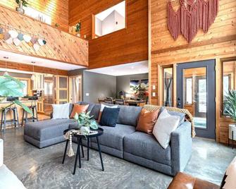 Rapids Rustic Retreat - Wisconsin Rapids