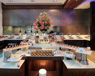 Ramada by Wyndham Gurgaon Central - Gurugram - Buffet
