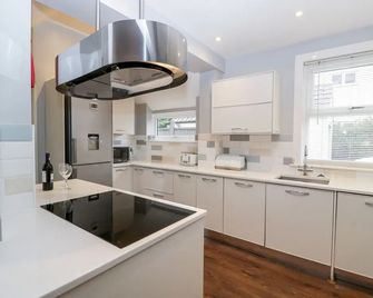 Tree of Life House, Number 27 Bere Lane - Glastonbury - Keuken