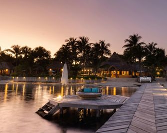 Matachica Beach Resort and Spa - San Pedro Town - Byggnad