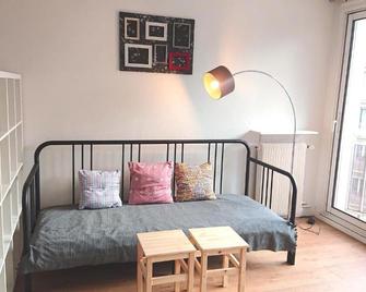 Renovated, 37m², 2 min walk Tram, 5 min La Défense - La Garenne-Colombes - Living room