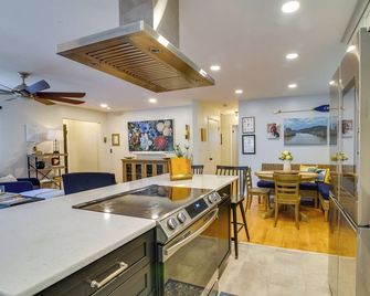Luxurious Morgantown Retreat w/ Stunning Views! - Morgantown - Restaurant