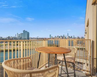 Modern 3br/2ba Duplex W/Private Roof Deck - Brooklyn - Balcony