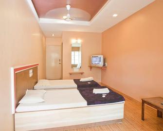Hotel Ashiana - Jamnagar - Bedroom
