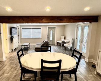 Newly updated cottage located walking distance to Downtown Ft. Myers - Fort Myers - Menjador