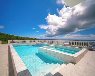 Island Castle Rentals - Saltwater Pool & Hot Tub- Lovely 3 Bedrooms - Frederiksted - Basen