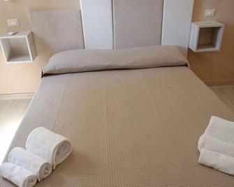 Mary's rooms - Parghelia - Schlafzimmer