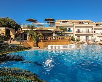 Terezas Hotel - Agios Stefanos - Pool