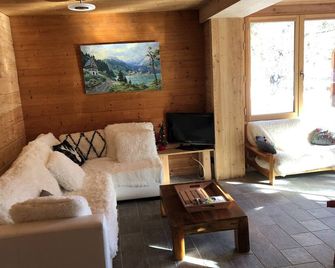Monetier village center ground floor south facing T4 75 m2, terrace garden parking - Le Monêtier-les-Bains - Salon