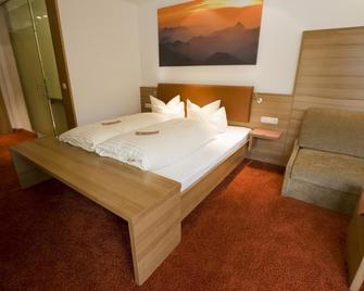 Hotel Garni Lawens - Serfaus - Bedroom