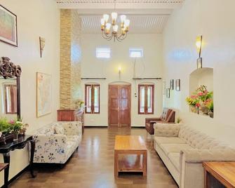 Bouganvilla - Ooty - Living room