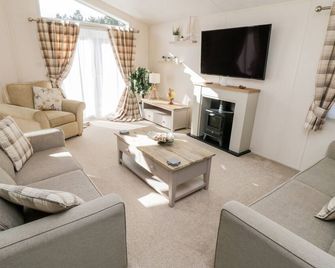 Rockpool Retreat, Pet Friendly, Luxury Holiday Cottage In Hinderwell - Saltburn-by-the-Sea - Living room