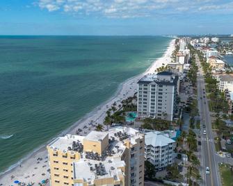 Cozy Condo With Pool Steps From Vanderbilt Beach - Bonita Springs - Beach