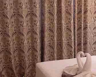 Room in Guest Room - Beautiful Deluxe Double Room in the City Center - Wifi and Ac - Vila do Maio