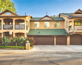 New Build Luxurious Modern Apartment With a Private Garage And a Covered Porch - Lehi - Building