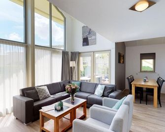 Family Friendly Villa near Center of Kortgene - Kortgene - Living room