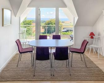 4 Bedroom Nice Home In Knebel - Knebel - Dining room