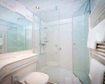 Gasthof zum Löwen - Weißenhorn - Bathroom