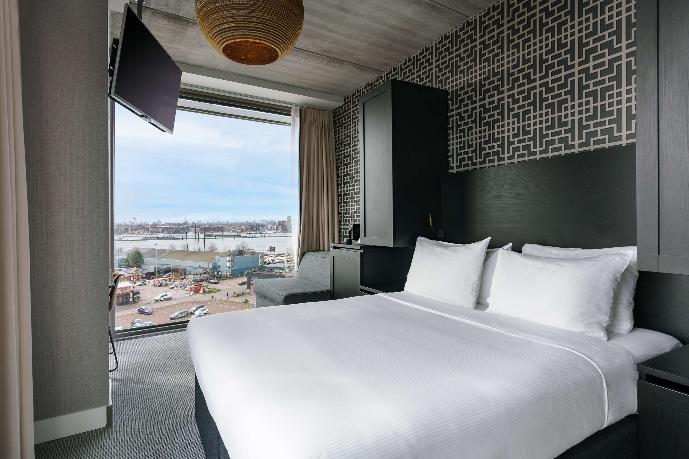 DoubleTree by Hilton Amsterdam – NDSM Wharf thumbnail 3