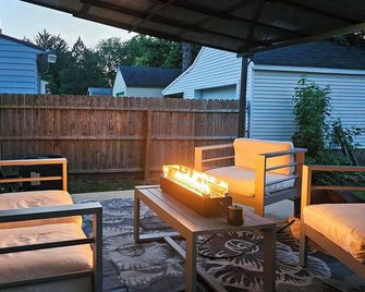 3 Mi to Dtwn Youngstown and YSU Family Home with Yard - Youngstown - Patio