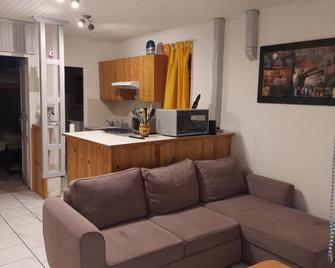 T2 plein centre et au calme - Cauterets - Living room