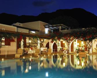 Villa Saracina - Vulcano - Zwembad