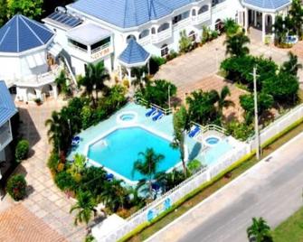 Welcome to Deluxe King 2 - Runaway Bay - Pool