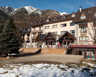 Sommos Hotel Benasque Spa - Benasque - Building
