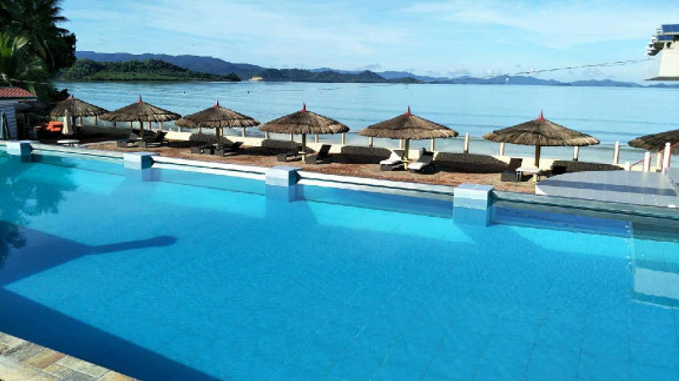 Foxy's Beach Resort