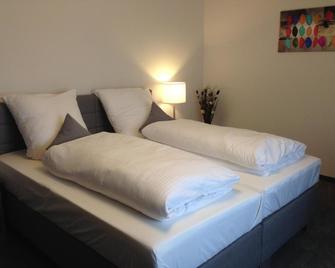 Tankbar's Hotelchen - Heroldsberg - Slaapkamer