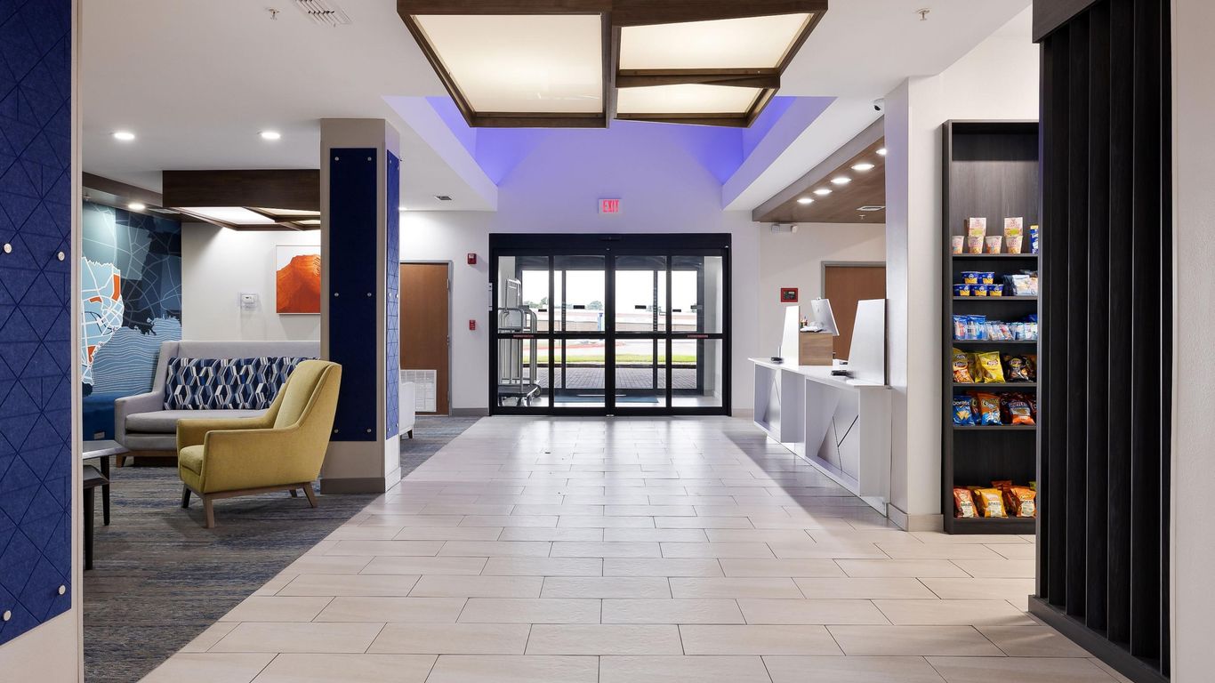 Holiday Inn Express & Suites Kingsville By IHG