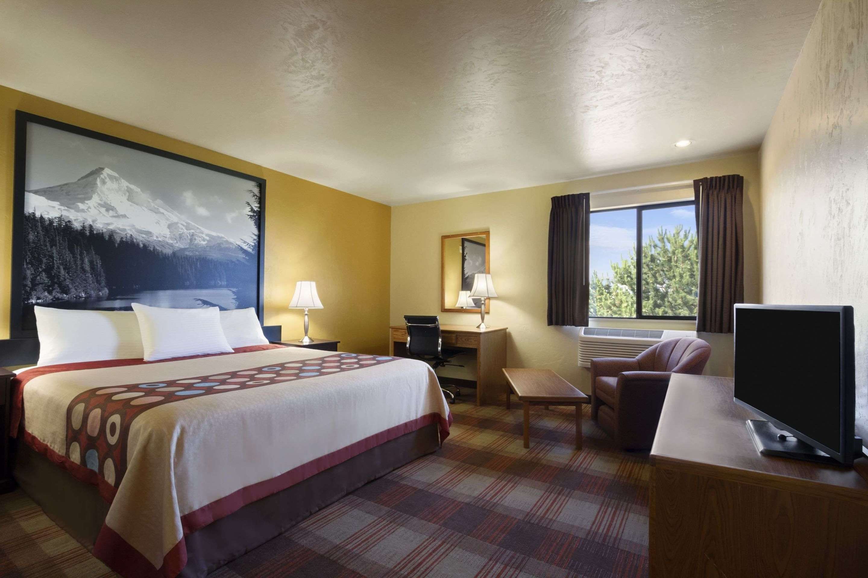 Super 8 by Wyndham Kennewick - Kennewick - Bedroom