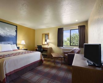 Super 8 by Wyndham Kennewick - Kennewick - Bedroom