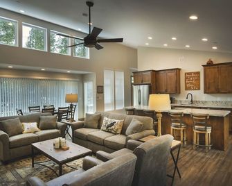 11R Spring Meadow Retreat - North Wawona - Sala de estar