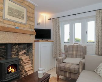Scrambles Cottage - Stoke-sub-Hamdon - Living room