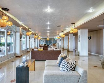 Black and White Boho Resort - Melissi - Lobby