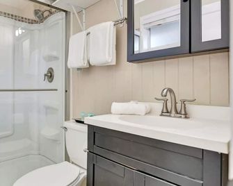 Stones Throw Beachside Bungalow #1 On The Beach - Clearwater Beach