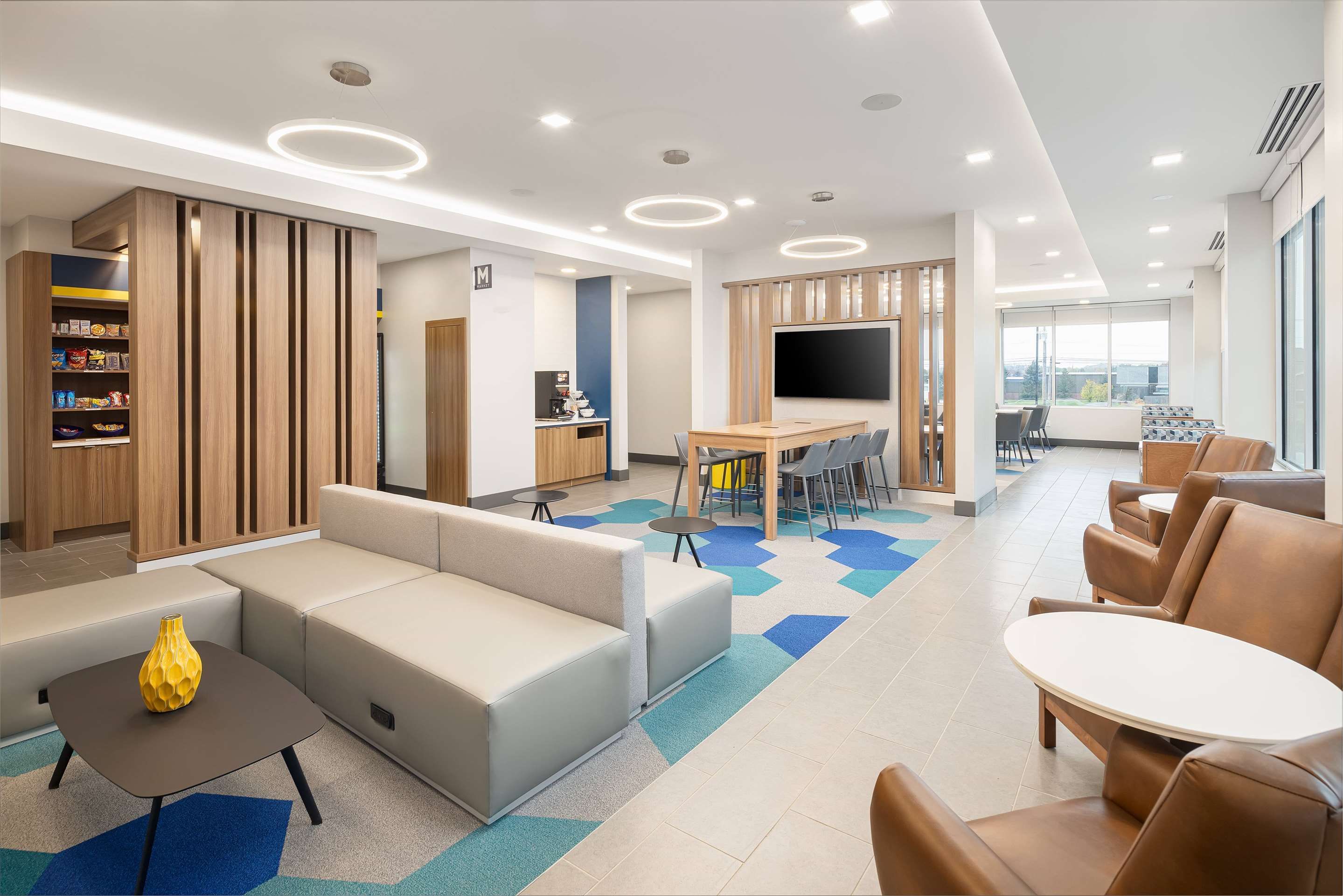 Microtel Inn & Suites by Wyndham Macedon - Macedon - Lounge