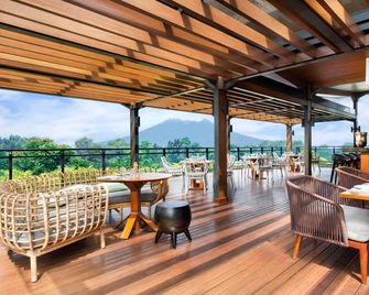 Pullman Ciawi Vimala Hills Resort Spa & Convention - Bogor - Bar
