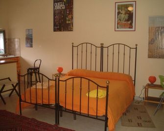 B&B di Charme Camelie - Riposto - Camera da letto