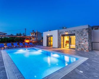 Nimfes Villas - Istro - Piscina